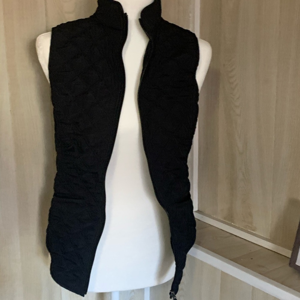 Van Heusen quilted black vest like new